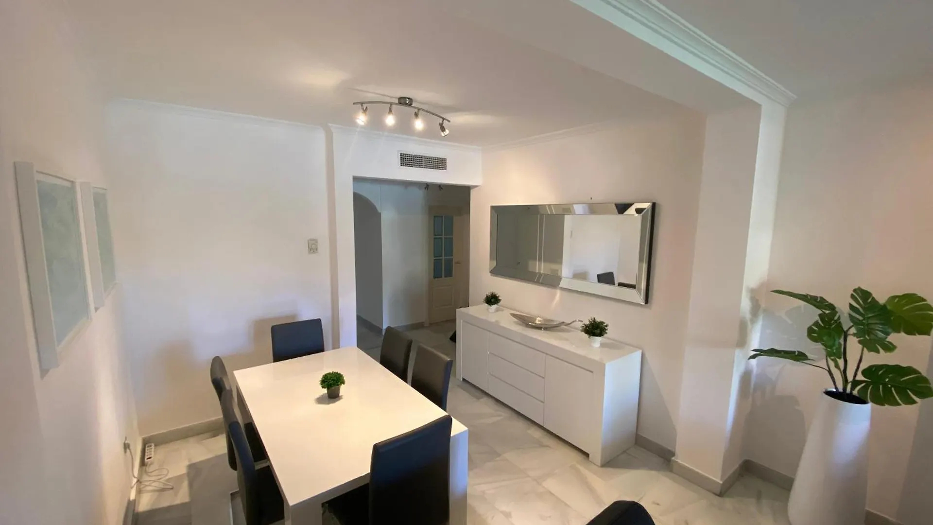 1197: 3 Bedroom Grd Floor Apt Hacienda Del Sol エステポナ 0*,  スペイン